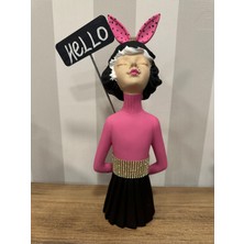 İki Cadı Tasarım Altın Kemerli Pembe Kazaklı Tavşan Kız, Dekoratif Polyester Obje