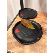 İki Cadı Tasarım Annem Kalpli Seramik Üçlü Siyah Tabak Seti