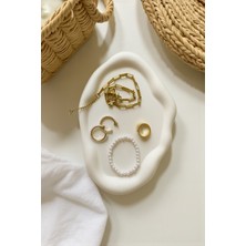 Minic Store Oval Beyaz Beton Sunumluk – El Yapımı Takı Tabağı & Mum Altlığı Vernikli