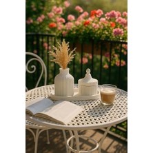 Storemax 3 Parçalı Beyaz Dekoratif Set – Çizgili Vazo, Kapaklı Mumluk & Oval Tepsi