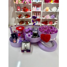 Ayı Evreni Mor Kat Kat Mutluluk - Sevgiliye Özel Hediye | Kar Küresi + Çelik Takı + Peluş Ayıcık