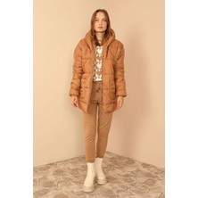 Ys Astarlı Kapitone Kumaşlı ve Kapüşonlu Uzun Kollu Bol Kadın taba Mont