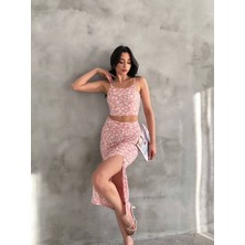 Ys Kadın Toz Pembe Çiçek Desenli Askılı Crop Bluz ve Yırtmaçlı Etek Ikili Takım