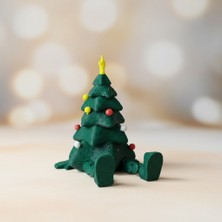 🎄 Oturmuş Yılbaşı Ağacı Figürü – Yılbaşına Neşe Katan Masaüstü Dekor | Kabuk Factory Tasarımı