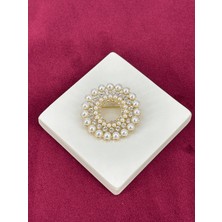 Calista Aksesuar Çift Sıra Inci ve Gümüş Taş Detaylı Çember Şekilli Gold Broş