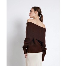 Esila Moda Kadın Kahverengi Madonna Yaka Şardonlu Kazak