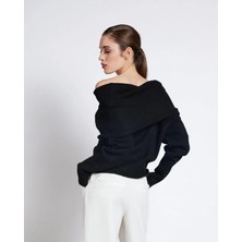 Esila Moda Kadın Siyah Madonna Yaka Şardonlu Kazak