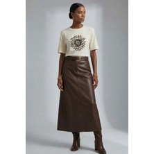 Defy's Ekru Baskılı ve Yırtmaç Detaylı Kadın Tişört - Viskon Karışımlı Yumuşak Doku