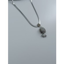 Lagül Aksesuar 316L Çelik Kararmaz Suya Dayanıklı Zirkon Taş Çiçek Detaylı Üst Kısmı Döner Gümüş Kolye