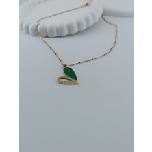 Lagül Aksesuar 316L Çelik Kararmaz Gold ve Yeşilin Uyum Mükemmelliği ile Kalp Model Etrafı Taşlı Kolye