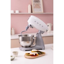 smeg 50's Style Steady-Mix 4,8 L Beyaz SMF04 Stand Mikser Mutfak Şefi