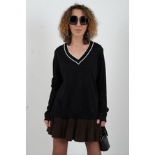 Zelish My Sister Siyah V Çizgili Yaka Simli Triko Kazak