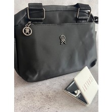 Shalby Siyah Zarif Detaylarla Buluşan 3 Gözlü Tasarım Çanta 25X17X11 cm ve Makyaj Aynası