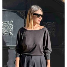 Siyah Renk Omuz Detaylı Bluz