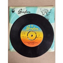 Plakperest Zeki Müren – Kimi Dertten Içermiş, Kimi Neşeden / Karakaş Gözlerin Elmas -Türkiye Basım 45 Lik Plak