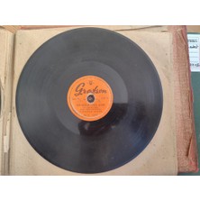 Plakperest Muzaffer Akgün - Nem Alacak Felek Benim / Şu Uzun Gecenin Gecesi Olsam - 78 Devir Taş Plak