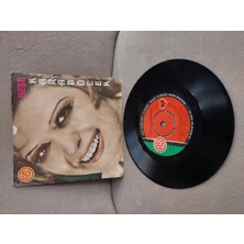 Plakperest Neşe Karaböcek – Kıskanırım Seni Ben / Bile Bile - 1971 Türkiye Basım 45 Lik Plak
