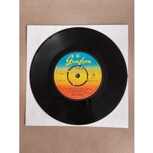 Plakperest Zeki Müren – O Ağacın Altını Anmaz Olurmuyum Hiç  -  1972 Türkiye Basım 45LIK Plak-Dönem Plak