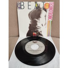 Plakperest Technotronıc Featuring Mc Eric – This Beat Is Technotronic - 1990 Hollanda Basım 45 Lik Plak - 2.el