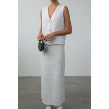 Newco Kadın Sakallı Triko Ikili Takım – Düğmeli Yelek ve Uzun Etek, Yumuşak Dokulu Kışlık Kombin - Beyaz