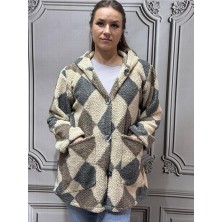 Kadın Kapüşonlu Düğmeli Çift Cepli Kuzu Polar Desenli Ceket