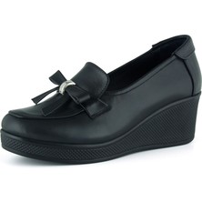 Erkan Saçmacı Emma Siyah Hakiki Dana Derisi Fiyonklu Yuvarlak Burun Dolgu Topuklu Günlük Ayakkabı