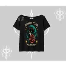 Midnight Petals Kedi Baskılı Kayık Yaka Tshirt