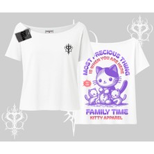 Family Time Yazılı Sevimli Anne Kedi Arka Baskılı Kayık Yaka Tshirt