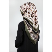 Violla Twill Kemerli ve Leopar Desenli Zümrüt Yeşili Renkli 90X90 Eşarp (Ipek Içermez) Dikim Şekli : El Dik