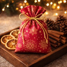 Elyona Yılbaşı Temalı Kırmızı  Duck Kumaş Hediye Kesesi – Kar Tanesi Desenli, 12X17 Cm, Ipli, El Yapımı