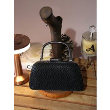 Alvora Siyah Simli Dokulu Metal Saplı Kadın Abiye Gece Çantası – Modern ve Şık