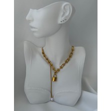 NB Steelora Çelik Gold Renk Kilit Figürlü Inci Detaylı Zincir Kadın Kolye