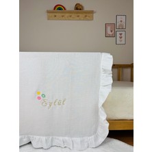 Noisy Tekstil Kişiye Özel Nakışlı Isimli Fırfırlı Beyaz 2kat Müslin Bebek Battaniyesi %100 Pamuk 110X110CM