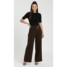 Eyora Moda Iki Süs Düğme Detaylı ve Yandan Fermuarlı Simetrik Tasarıma Sahip Palazzo Kumaş Kahverengi Pantolon