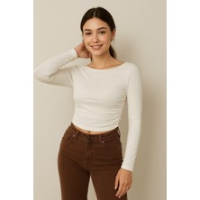 Eyora Moda Yandan Büzgülü Olmasıyla Şık Görünümlü Beyaz Renk Crop Kadın Bluz