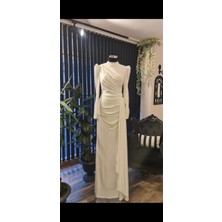 Beyaz Kumaştan Drape Detaylı Tesettür Abiye