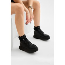 Tonny Black Kadın Siyah Cilt Kalın Poli Taban Lastik Boğazlı Bot Modern Tasarım