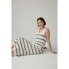 Newco Siyah Beyaz V Yaka Zig Zag Desenli Örgü Askılı Astarlı Bodycon Elbise Midi/maksim - Beyaz