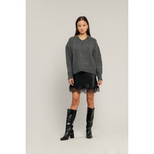 Nisan Triko Saten Detaylı Triko Kazak