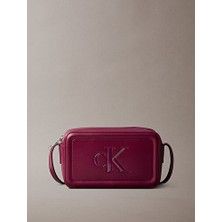 Calvin Klein Kadın Ck Bold Çapraz Askılı Çanta