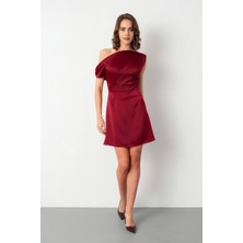 Lafaba Kadın Bordo Degaje Yaka Mini Saten Mezuniyet Abiye Elbise