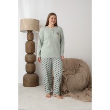 Temporium Kadın Kışlık Büyük Beden Curve Nakışlı Desenli Yakası Düğmeli Uzun Kollu Pijama Takımı