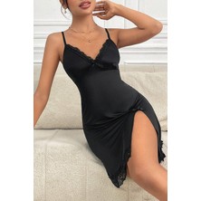 Kadın Siyah Dantelli Fiyonklu ve Yırtmaçlı Şık Gecelik – Modern ve Şık Tasarım