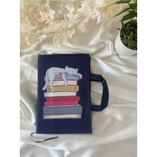 Kitçan Kedi Desenli Kitap Çantası 17X24 cm | Su Itici Kumaş, Dtf Baskılı, El Yapımı