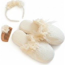 AdNovasam Lohusa Terlik Seti Terlik-Tarak-Taç-Seti-Krem-Çiçekli-Tüylü (KALIBI DAR 1 NUMARA BÜYÜK TERCİH EDİNİZ)