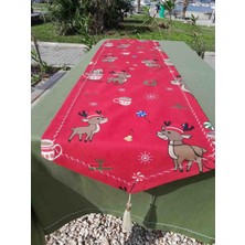 Yarımada Kadın Kooperatifi Duck Keten Kumastan Runner. 1,70×0,53 Mt. Ebatlarinda, Püskül Detayli.  Yılbaşı Sofralariniza Renk Katacaktir. Duck Keten, Su Itici ve Leke Tutmaz Özelliği Ile,kullanimi Kolaydir