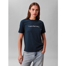 Calvin Klein Kadın Klasik Logo Detaylı T-Shirt