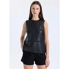 Sisley Deri Görünümlü Regular Fit Bisiklet Yaka Kolsuz Bluz Kadın Siyah Bluz - 325A54UKLQ09V