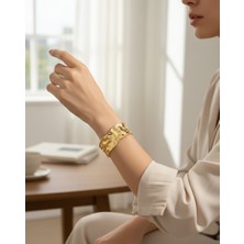 Fm Gold Çelik Kelepçe Bileklik - 4.5 cm Geniş Ezme Dokulu Kadın Takı - Ikonik Gold Ezme Dokulu Geniş Çelik Bileklik - Antik Form Modern Şıklık