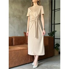 Moda Banuş Yazlık Pike Kumaş Belden Bağlamalı Yuvarlak Yaka Midi Boy Elbise